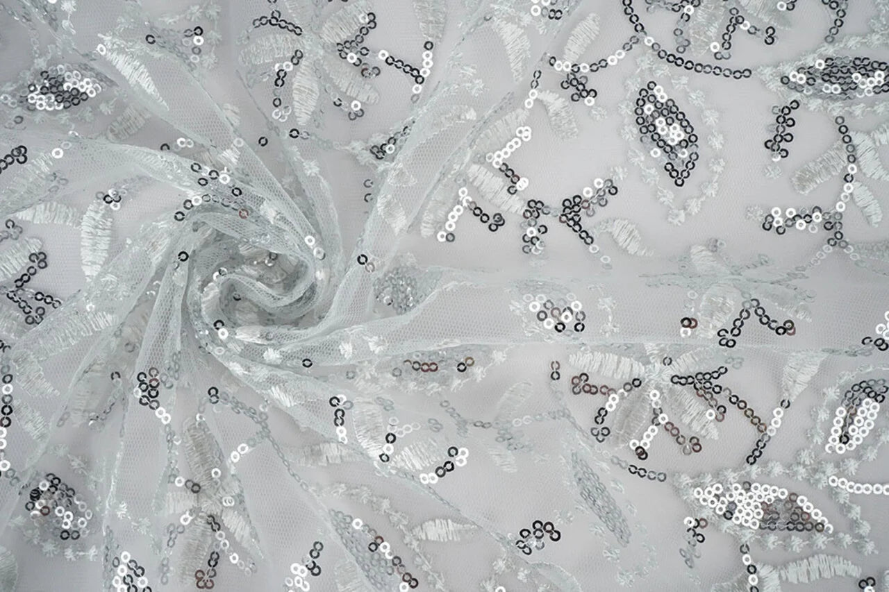 Attēls ar Mežģīņu audums|Izšūts tills ar fliteriem 160 g/m² - sudraba – pieejams Šarlotes audumi