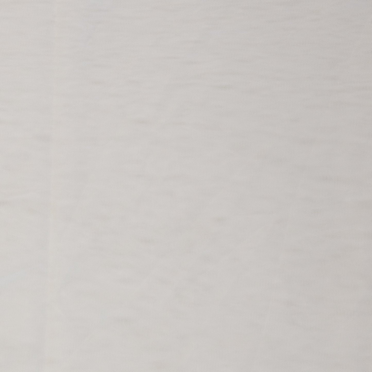 Image with soft white tulle – available online at Šarlotes audumi