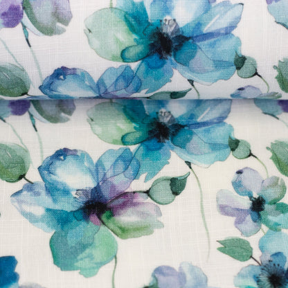 Image de mousseline à fleurs bleues 130 g/m² – disponible chez Šarlotes audumi