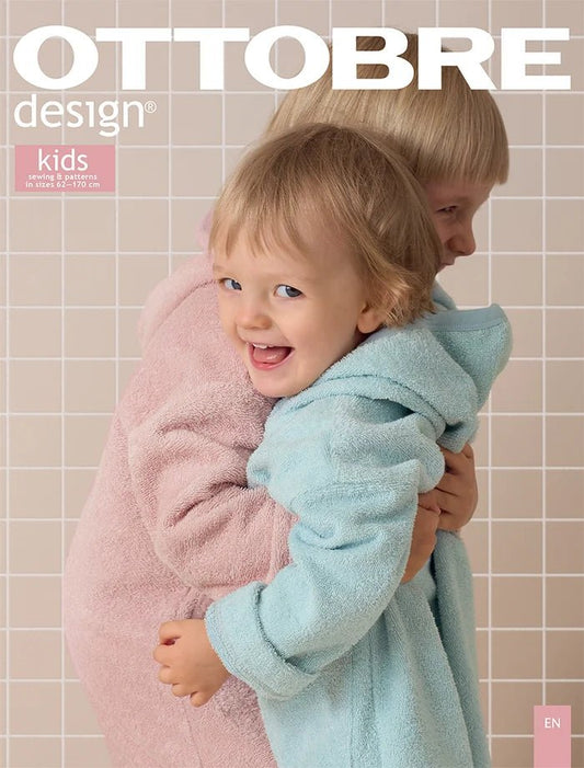 Attēls ar OTTOBRE design Kids 6/2022 – bērnu apģērbu piegrieztņu žurnāls angļu valodā – pieejams internetā Šarlotes audumi
