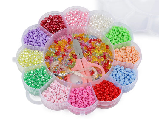 Attēls ar Pērlīšu komplekts| Plastmasas pērlītes kastītē (mix) – pieejams Šarlotes audumi