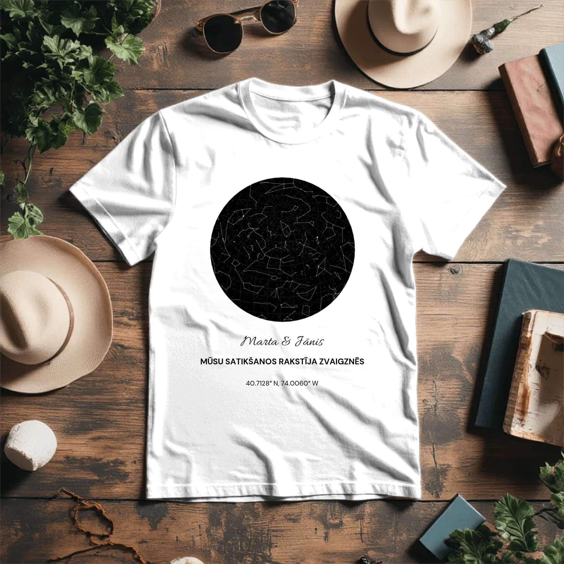 Attēls ar Personalizēts T - krekls "Mūsu satikšanos rakstīja zvaigznes" – pieejams Šarlotes audumi