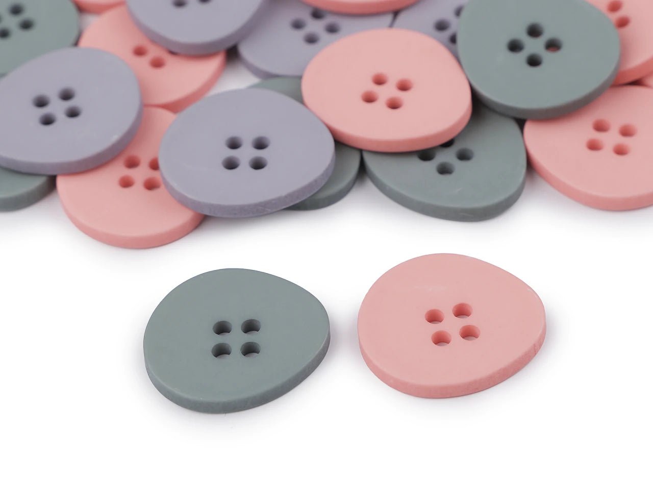 Attēls ar Plastmasas pogas 20 mm|dažadu toņu – pieejams Šarlotes audumi