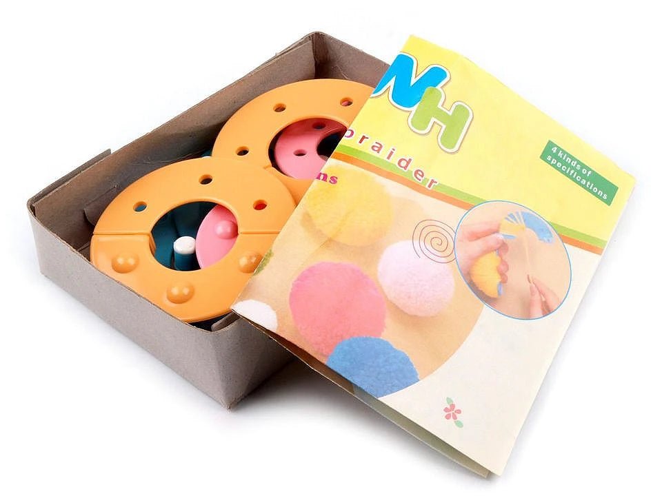 Image avec Pompon, kit de fabrication de pompons (4 tailles) – disponible chez Šarlotes audumi