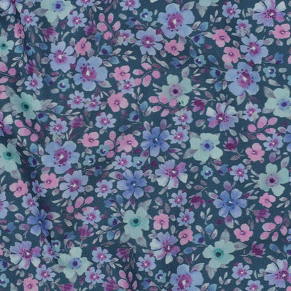 Image avec tissu Premium 100 % coton - petites fleurs sur fond pétrole 110 g/m² – disponible chez Šarlotes audumi