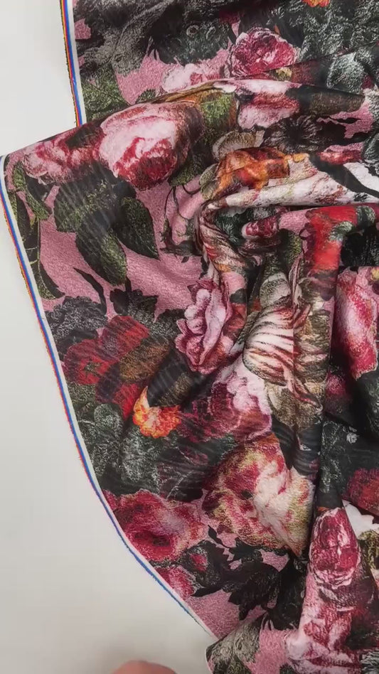 Itālijas divkāršā pinuma audums mēteļiem – daudzkrāsains ziedu raksts | 55% poliamīds, 45% akrils | 420 g/m² | 145 cm