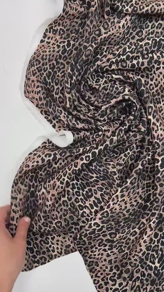 Itāļu audums ar leopardrakstu | Poliesters 98% Elastāns 2% | 145 cm