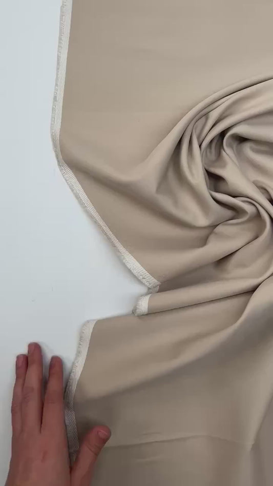 Itālijas viskozes tvila kostīmaudums – bēšs | 49% viskoze, 40% zīds, 11% poliamīds | 220 g/m² | 147 cm