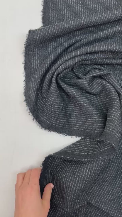 Tissu en laine noir à fines rayures 240 g/m²