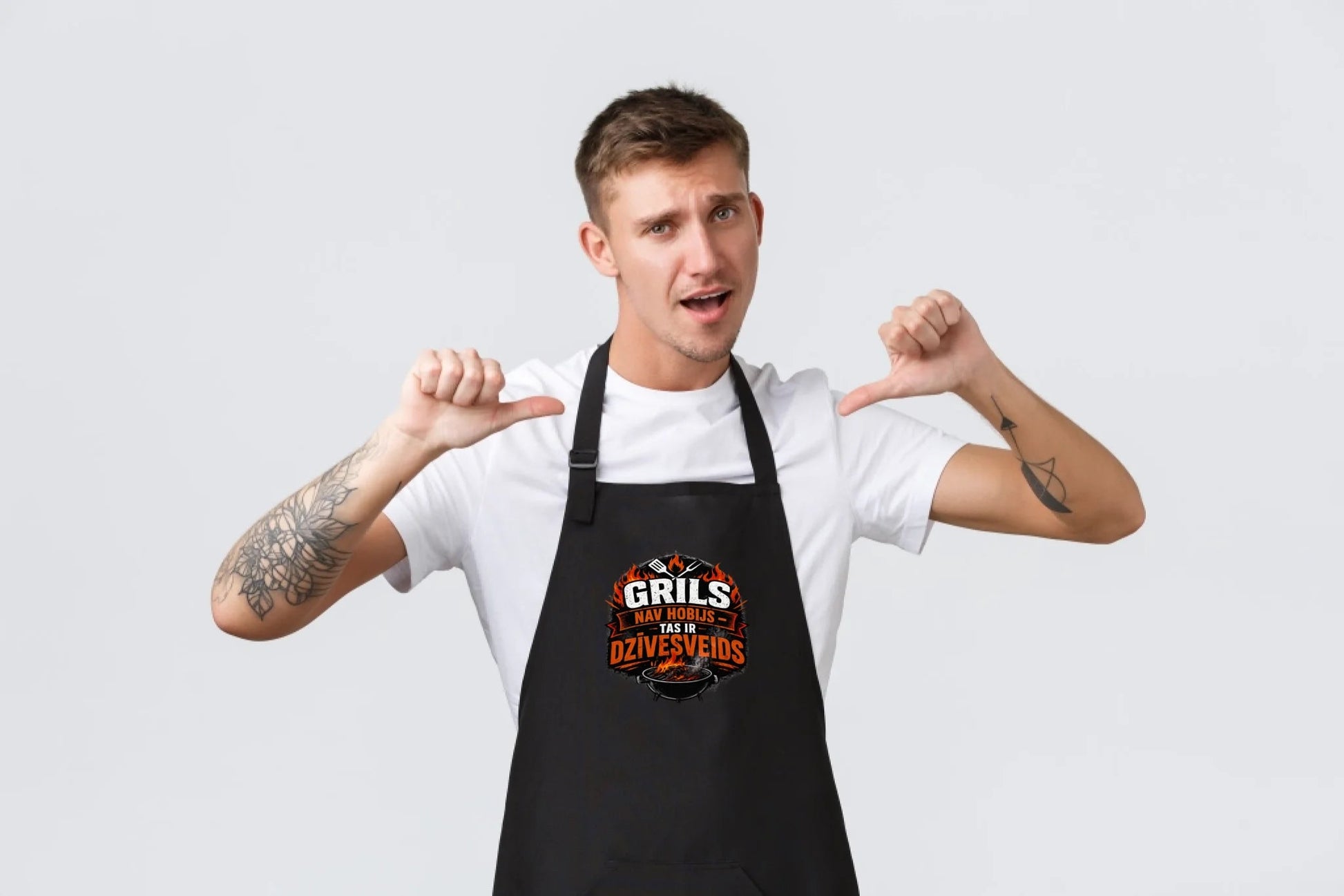 Attēls ar Priekšauts melns "Grils ir dzīvesveids" – pieejams Šarlotes audumi