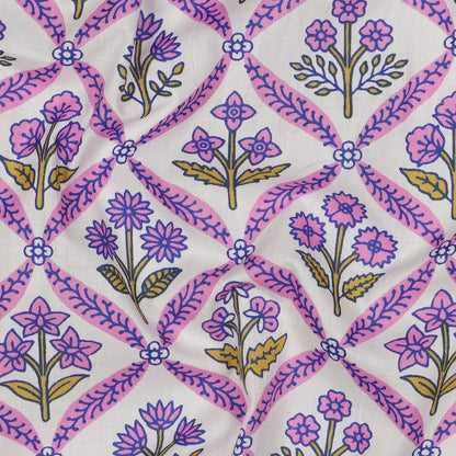 Tissu en coton 100 % imprimé à la main - motif lilas 110 g/m² – disponible chez Šarlotes audumi