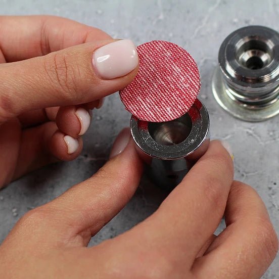 Attēls ar Rokas prese pogu izgatavošanai – pieejams Šarlotes audumi