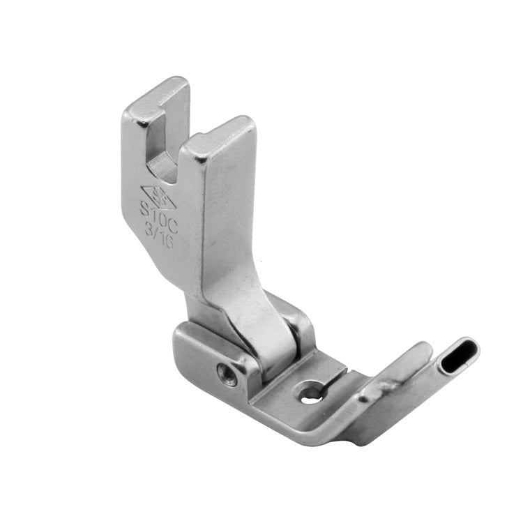 Image d’un pied-de-biche pour machine à coudre industrielle, pour coudre des élastiques et des rubans, avec guide 4,8 mm – disponible chez Šarlotes audumi