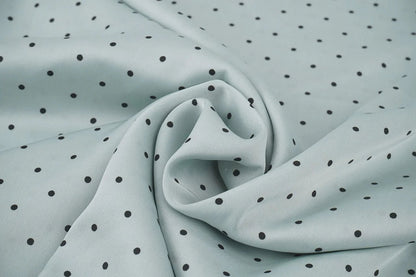 Satin avec élasthanne - pois sur fond menthe 90 g/m²