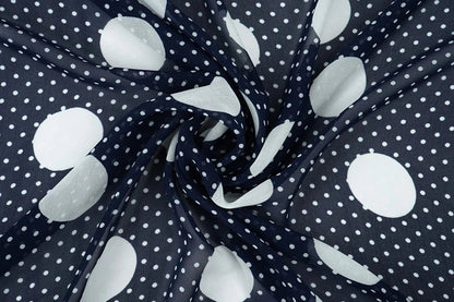 Chiffon - pois sur fond bleu foncé | 150 cm | 65 g/m²