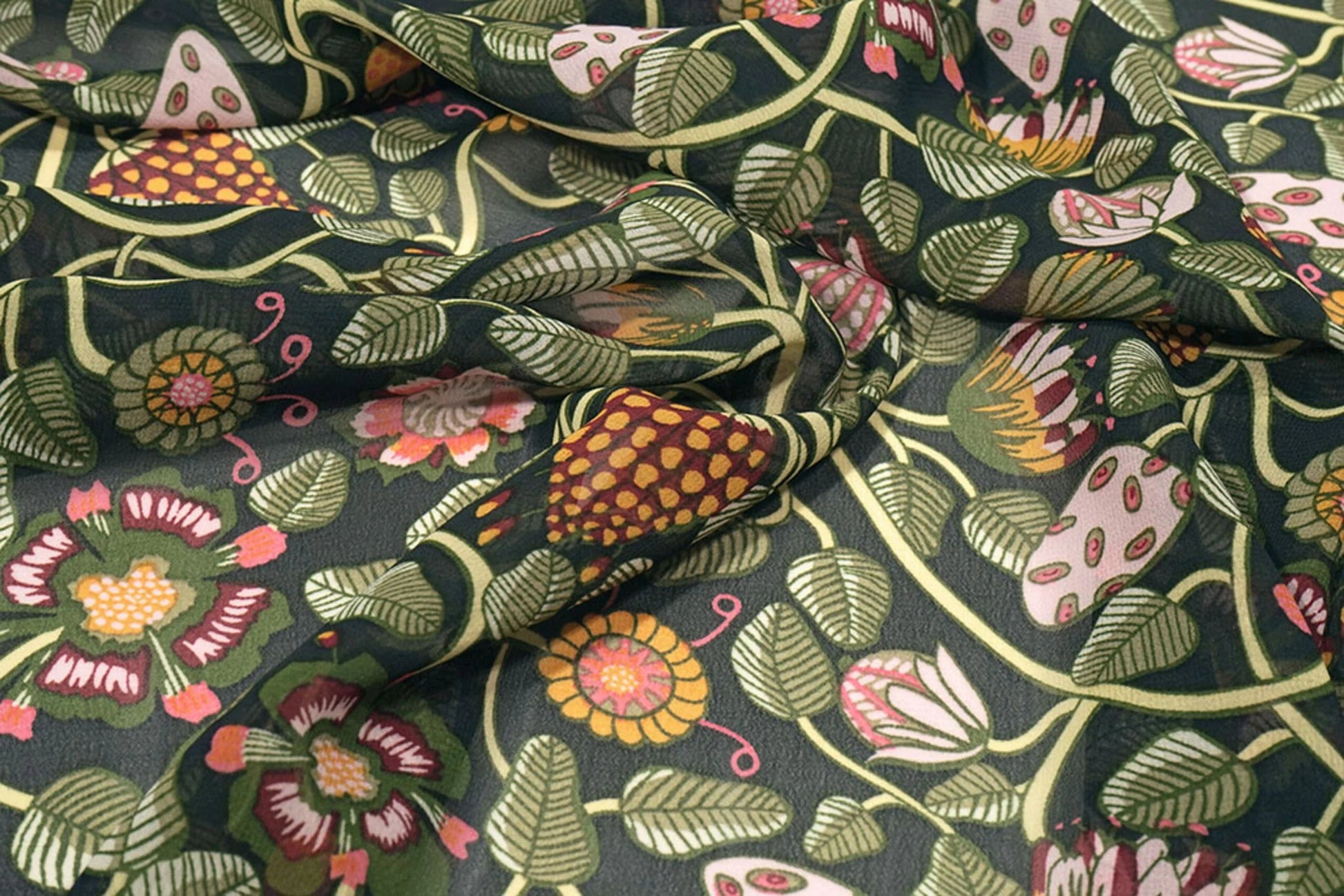 Attēls ar Šifons - ziedi ar zaļām stīgām| 150 cm | 65 g/m² – pieejams Šarlotes audumi