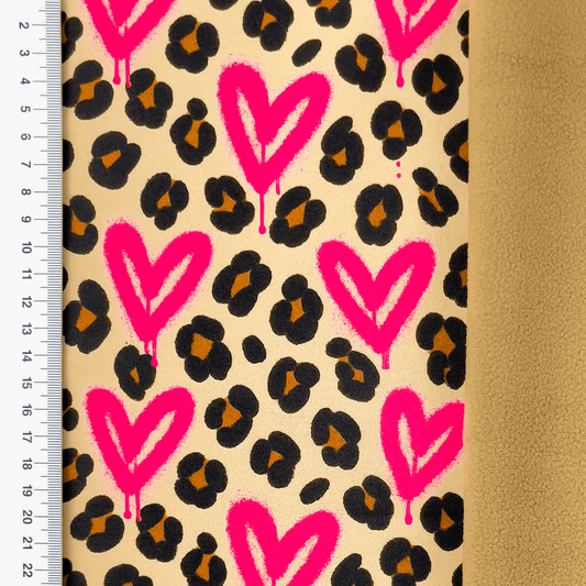 Attēls ar Softshell audums - leopards ar sirsniņām 310 g/m² – pieejams Šarlotes audumi