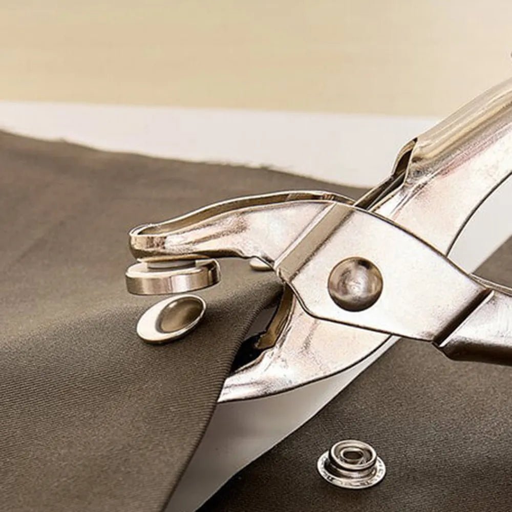 Image des pinces à pressions 5-en-1 avec kit d’accessoires Milward – disponible chez Šarlotes audumi