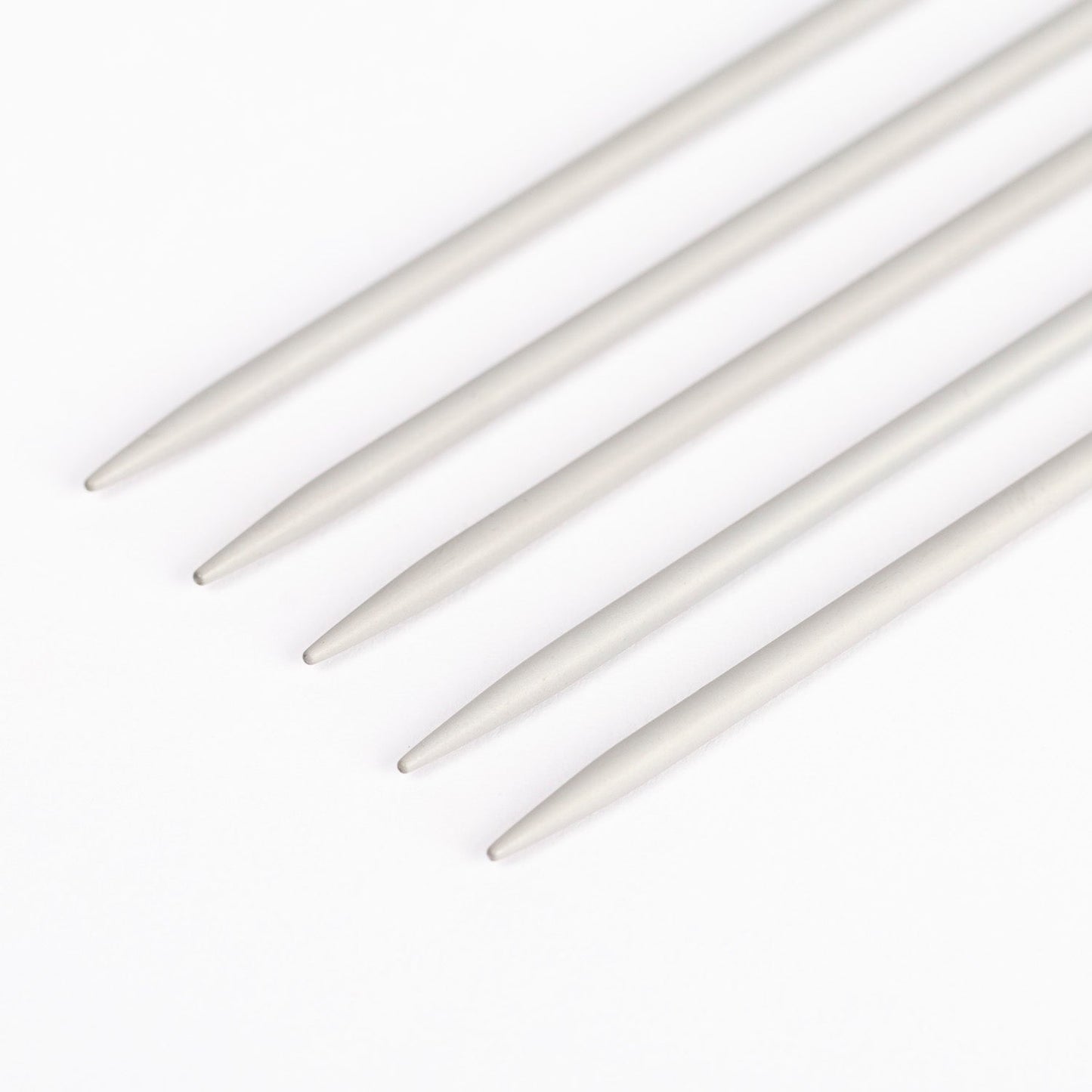 Attēls ar Taisnās adāmadatas DROPS alumīnija |35 cm izmēri2.00 - 5 mm – pieejams Šarlotes audumi