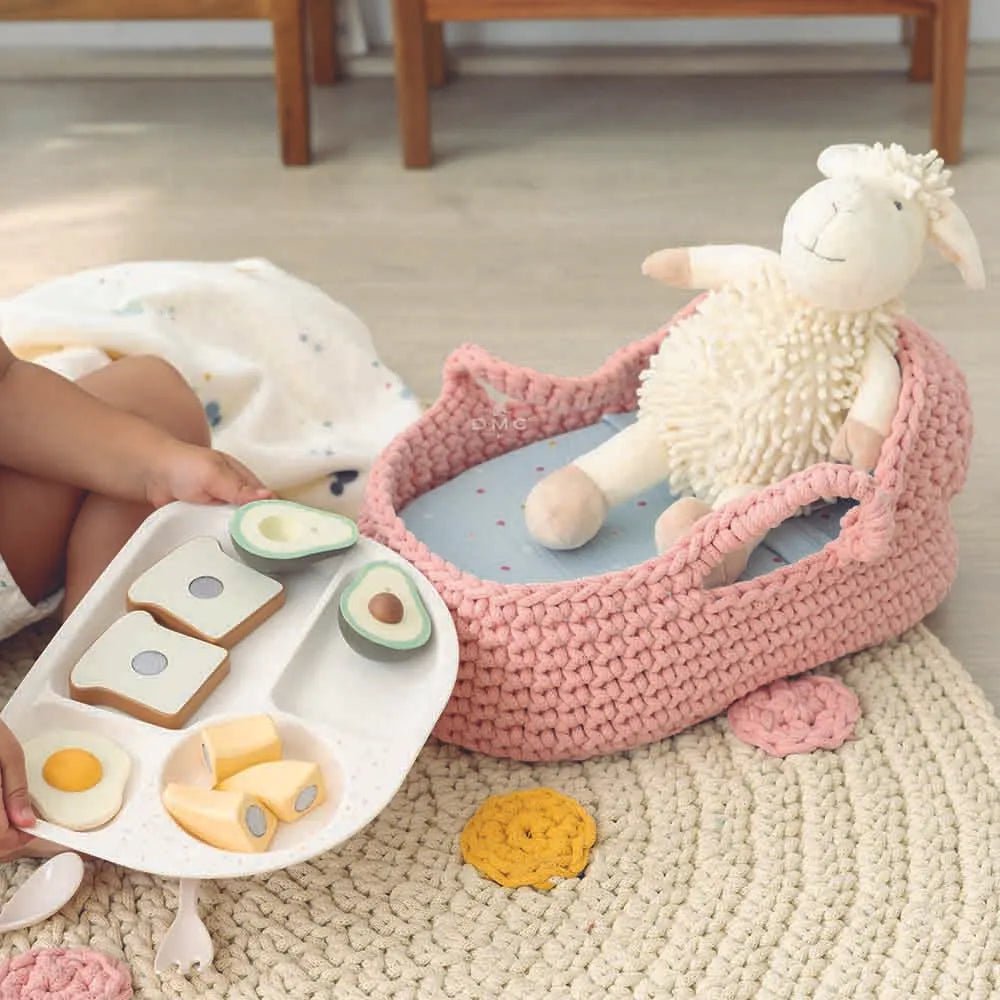 Attēls ar Tamborēšanas žurnāls DMC Eco Vita bērnu istabai ENG, DE – pieejams Šarlotes audumi