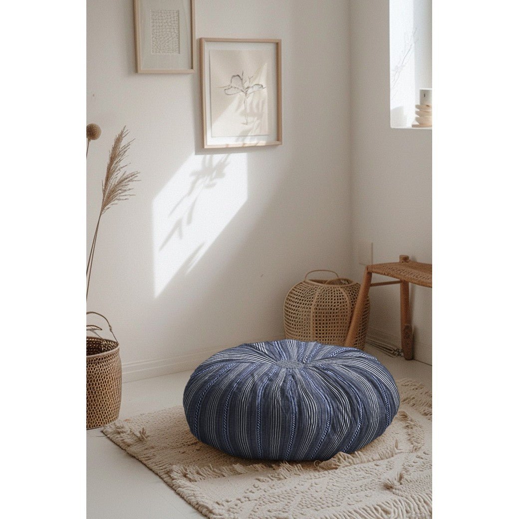 Attēls ar Tautiska raksta audums - tumši zilie toņi 200 g/m² – pieejams Šarlotes audumi