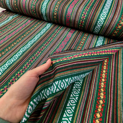 Tissu à motif traditionnel vert