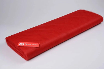 Image de Tills rigide – rouge | 100 % nylon | 20 g/m² 150 cm – disponible chez Šarlotes audumi