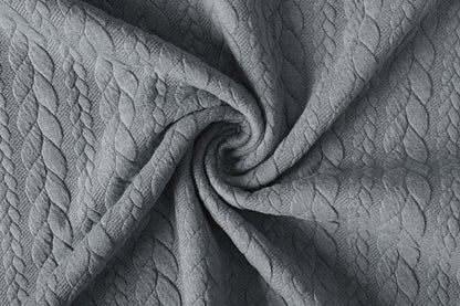 Tissu en maille à motif de tricot - torsades grises 340 g/m² – disponible chez Šarlotes audumi