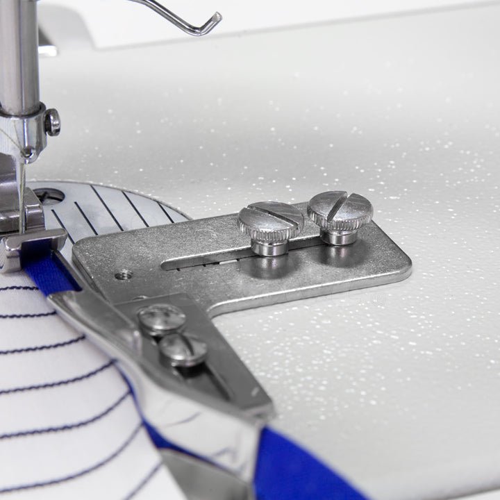 Image du bordeur à vis universel pour fixer des guides, 2 pièces – disponible chez Šarlotes audumi