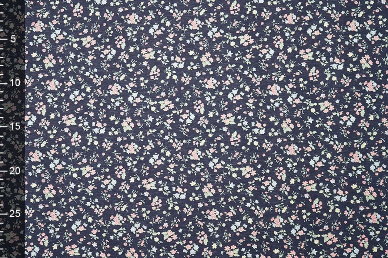 Viskose fabric with delicate flowers 80 g/m² – available at Šarlotes audumi
