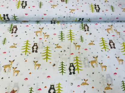 Tissu 100 % coton avec animaux dans les sapins 130 g/m²