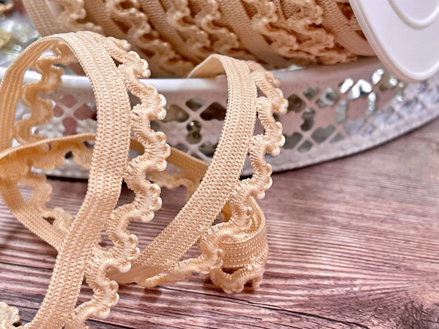 Gumijas ar mežģīni